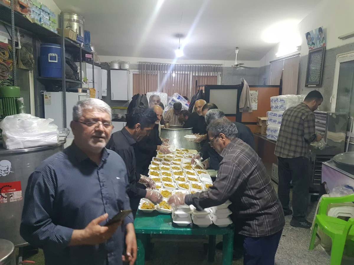 پذیرایی از مهمانان شهدا در بهشت زهرا تهران