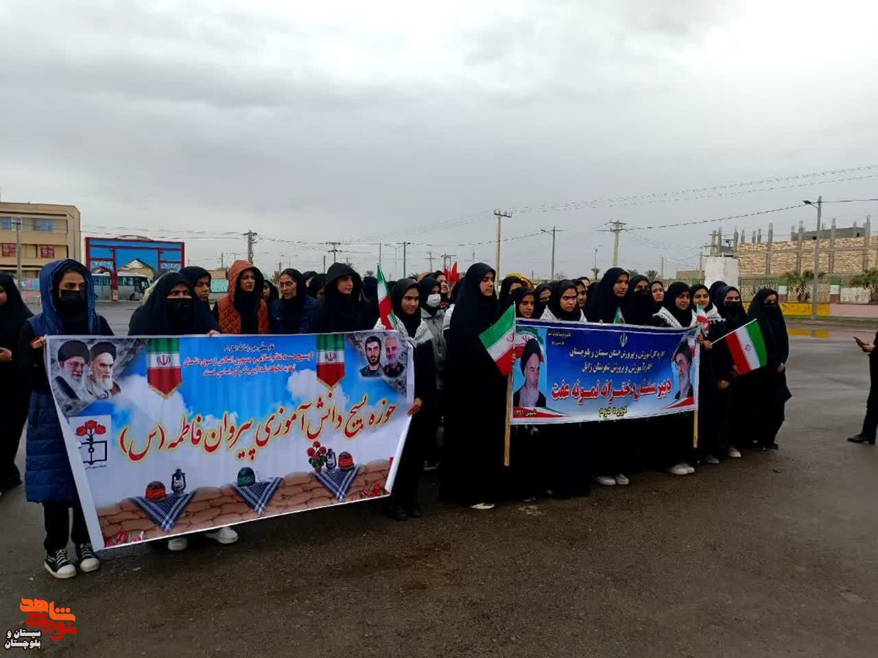ادای احترام دانش آموزان بسیجی به شهدای شهرستان زابل
