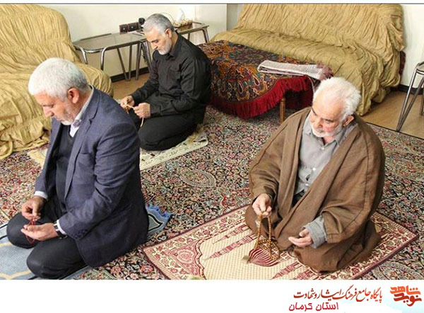 تصویر/ نماز جماعت به امامت سردار محمدرضا حسنی سعدی تصویر/ نماز جماعت به امامت سردار محمدرضا حسنی سعدی