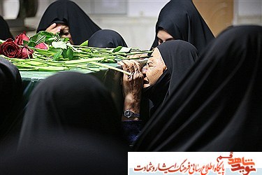 پیکر ۵ شهید مدافع حرم در قم تشییع شد پیکر ۵ شهید مدافع حرم در قم تشییع شد