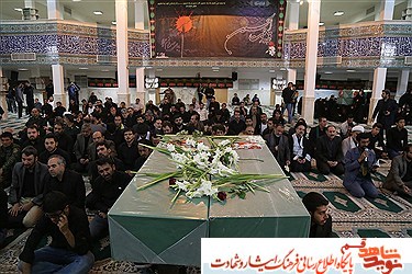 پیکر ۵ شهید مدافع حرم در قم تشییع شد پیکر ۵ شهید مدافع حرم در قم تشییع شد