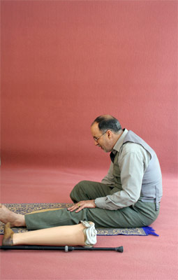 گزیده احکام رساله مصور جانبازان؛ احکام نماز(31) نماز خواندن نشسته یا ایستاده با وجود پای مصنوعی گزیده احکام رساله مصور جانبازان؛ احکام نماز(31) نماز خواندن نشسته یا ایستاده با وجود پای مصنوعی