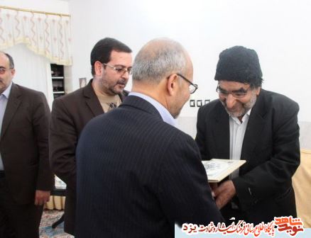 دیدار مدیرکل بنیاد شهید و امور ایثارگران استان یزد با خانواده شهید مفقودالاثر علیرضا زارع بیدکی + عکس دیدار مدیرکل بنیاد شهید و امور ایثارگران استان یزد با خانواده شهید مفقودالاثر علیرضا زارع بیدکی + عکس