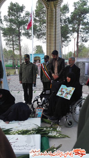 رونمایی یادمان شهدای گمنام دانشکده شهید محلاتی سپاه توسط مادر شهیدان بارفروش و مادر شهیدان کارکوب زاده رونمایی یادمان شهدای گمنام دانشکده شهید محلاتی سپاه توسط مادر شهیدان بارفروش و مادر شهیدان کارکوب زاده