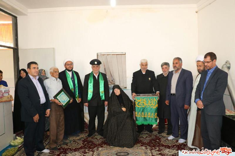 دیدار خادمان امام رضا(ع) با خانواده شهدا شهرستان خاتم + تصویر دیدار خادمان امام رضا(ع) با خانواده شهدا شهرستان خاتم + تصویر