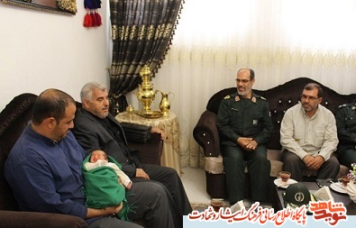 قدردانیِ سردار کریمیان از مادری که یاد شهید حججی را زنده کرد قدردانیِ سردار کریمیان از مادری که یاد شهید حججی را زنده کرد