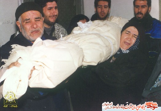 تجلی احسان به والدین در وصیتنامه شهدای نجف آباد