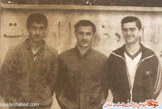 هر روز با چشمان بسته از روی پل چوبی می گذشتیم هر روز با چشمان بسته از روی پل چوبی می گذشتیم