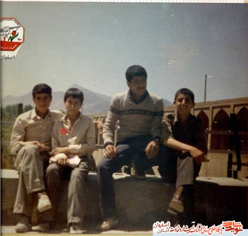 پدر شهید علیرضا جعفریان صدیق به فرزند شهیدش پیوست پدر شهید علیرضا جعفریان صدیق به فرزند شهیدش پیوست