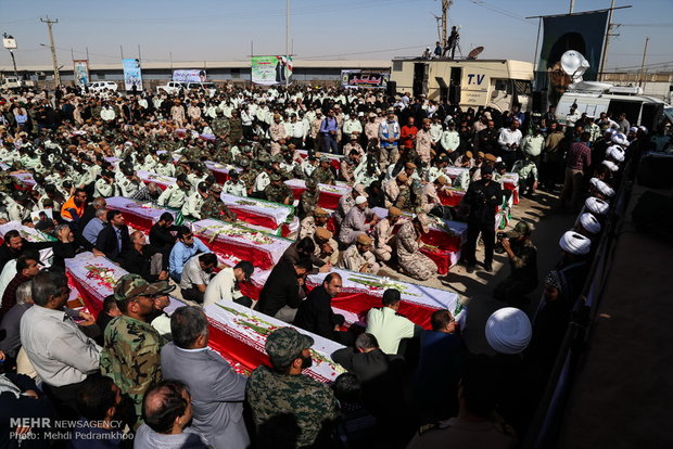 پیکر ۷۵ شهید تازه تفحص شده از مرز شلمچه به میهن بازگشت پیکر ۷۵ شهید تازه تفحص شده از مرز شلمچه به میهن بازگشت