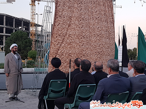 مزین کردن فضای شهر به تصاویر شهدا از مصادیق ترویج فرهنگ ایثار و شهادت است مزین کردن فضای شهر به تصاویر شهدا از مصادیق ترویج فرهنگ ایثار و شهادت است