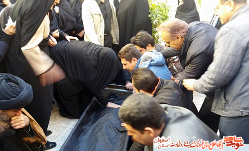 بدرقه مادری تا بهشت در اصفهان بدرقه مادری تا بهشت در اصفهان