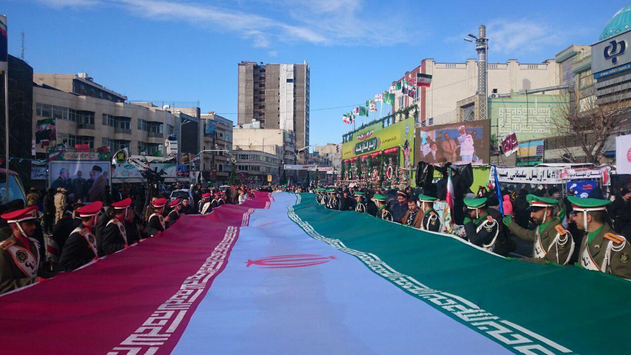 لشکر سلیمانی به میدان آزادی رسید/ جشن باشکوه ۴۱ سالگی انقلاب اسلامی برپاست لشکر سلیمانی به میدان آزادی رسید/ جشن باشکوه ۴۱ سالگی انقلاب اسلامی برپاست