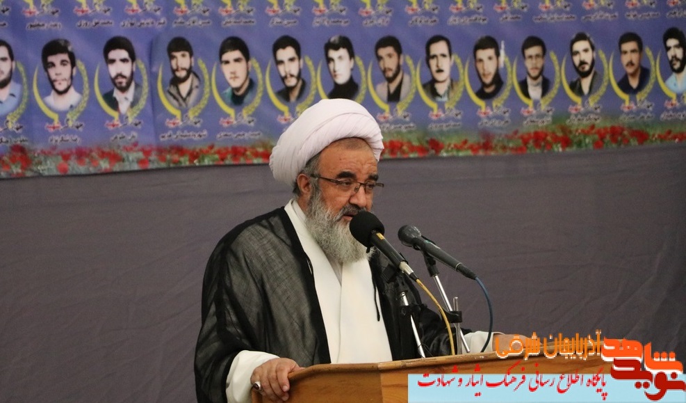 برای اجرای سبک زندگی اسلامی باید شهدا را الگو قرار داد