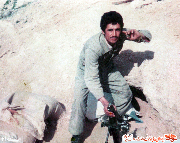 شهید محمد علی اسلامی: به شما وصيت مى كنم كه هرگز تا آخرين قطره خون خود سرسازش با دشمنان اسلام نگيريد شهید محمد علی اسلامی: به شما وصيت مى كنم كه هرگز تا آخرين قطره خون خود سرسازش با دشمنان اسلام نگيريد