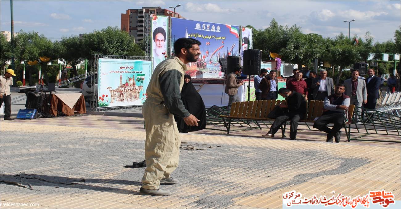 برگزاری تئاترخياباني در گلزار شهدای اراک برگزاری تئاترخياباني در گلزار شهدای اراک