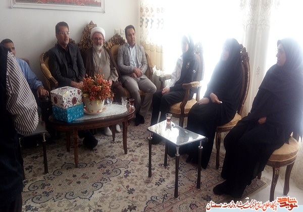 اهدای مدال نقره تکواندو جهان به خانواده شهید اهدای مدال نقره تکواندو جهان به خانواده شهید