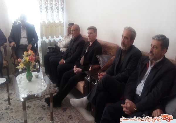 اهدای مدال نقره تکواندو جهان به خانواده شهید اهدای مدال نقره تکواندو جهان به خانواده شهید