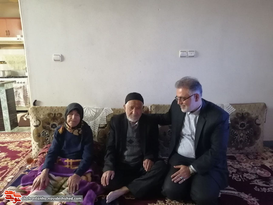 دیدار رئیس بنیاد شهید فیروزکوه با والدین شهید 