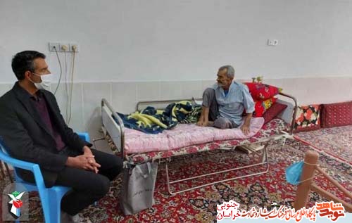 دیدار با خانواده شهدا یک وظیفه است