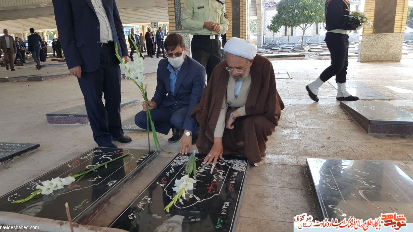 هفته قوه قضائیه در استان مرکزی با گلباران مزار شهدا آغاز شد هفته قوه قضائیه در استان مرکزی با گلباران مزار شهدا آغاز شد