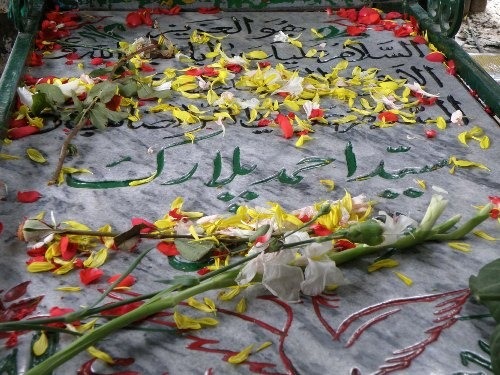 شهیدی که مزارش بوی عطر میدهد شهیدی که مزارش بوی عطر میدهد