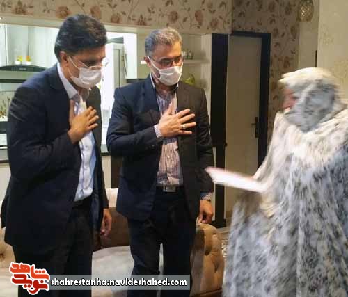 دیدار رئیس بنیاد شهید ملارد از خانواده شهید منای ملارد دیدار رئیس بنیاد شهید ملارد از خانواده شهید منای ملارد
