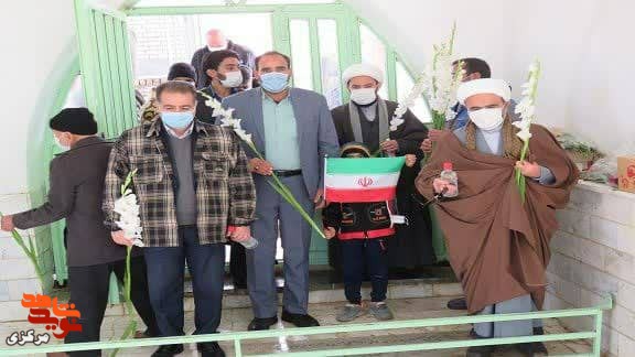 قبور مطهر شهدای تلخاب به مناسبت دهه مبارک فجر گلباران شد