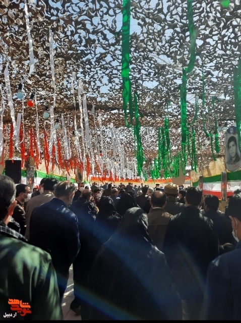 گزارش تصویری | خانواده شهید اردبیلی پس از گذشت30 سال مزار شهیدشان را زیارت کردند