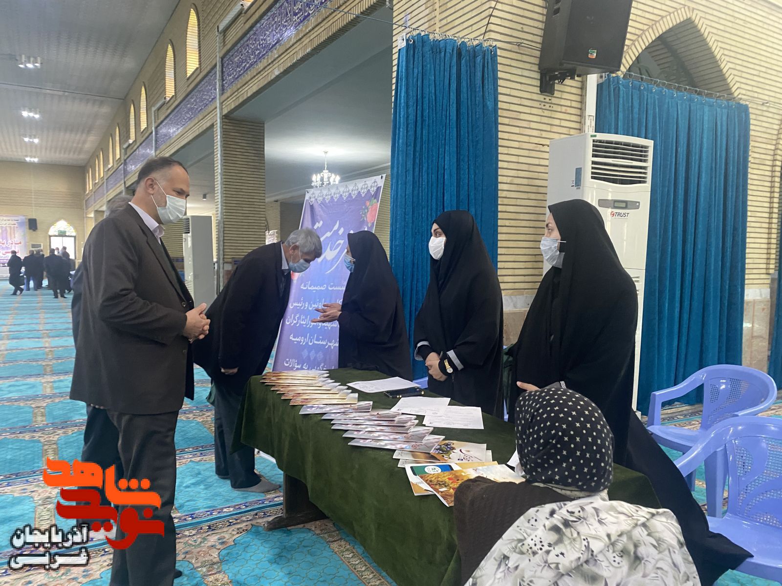 برپایی میز خدمت بنیاد شهید و امور ایثارگران آذربایجان غربی در مصلای ارومیه