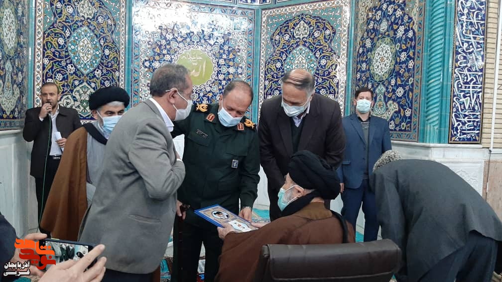 برپایی میز خدمت بنیاد شهید و امور ایثارگران آذربایجان غربی در مصلای ارومیه