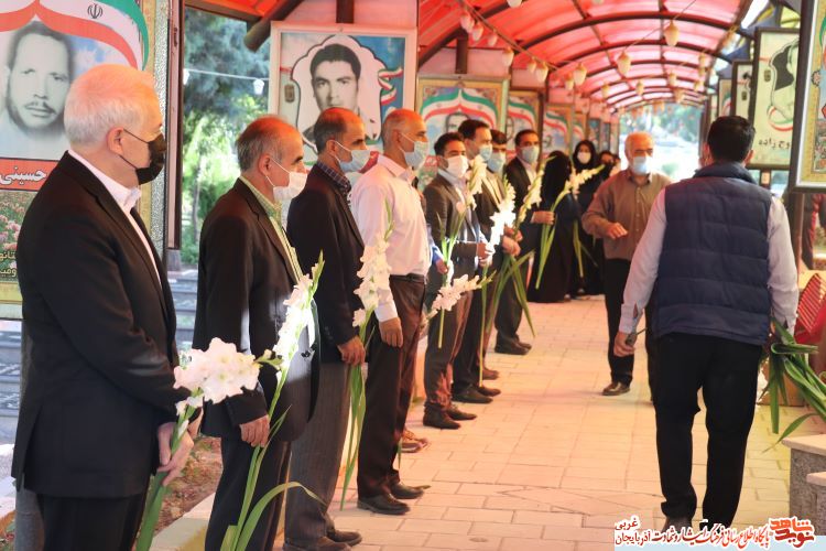 گزارش تصویری/ادای احترام معاون تعاون و امور اجتماعی بنیاد شهید و امور ایثارگران به مقام شامخ شهدای آذربایجان غربی گزارش تصویری/ادای احترام معاون تعاون و امور اجتماعی بنیاد شهید و امور ایثارگران به مقام شامخ شهدای آذربایجان غربی