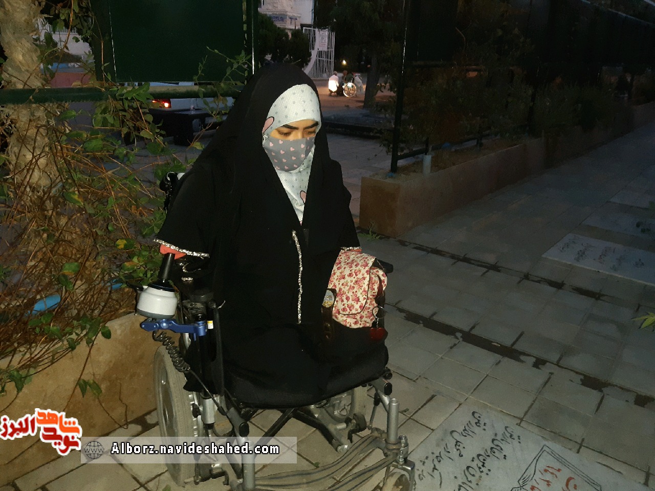 دختری که با عموی شهیدش ارتباط خوبی دارد