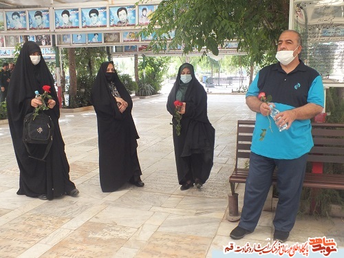 آیین غبارروبی و عطرافشانی مزار شهدای عملیات بیت المقدس در قم برگزار شد