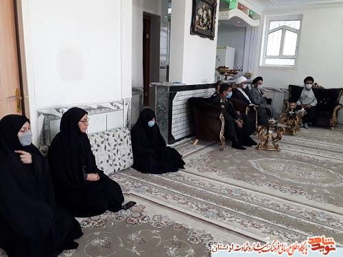 گزارش تصویری/ دیدار نماینده ولی فقیه در لرستان با خانواده شهید «محمدرضا میرزایی»