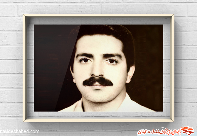 پزشکی که به همراه دیگر رزمندگان در خط مقدم حاضر می‌شد