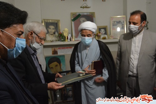 به مناسبت عید غدیر از خانواده شهدای سادات لرستان تجلیل به عمل آمد