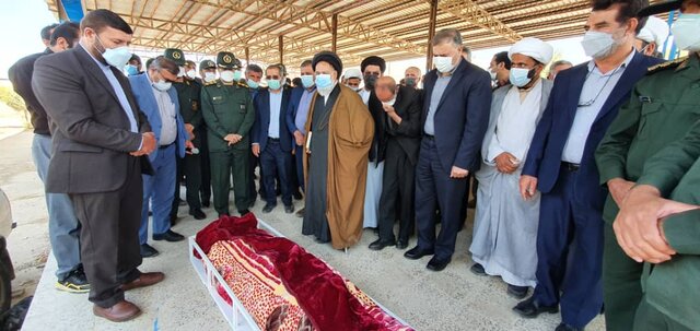 مراسم تشییع و خاکسپاری فرزند شهید پرازیده که خودسوزی کرد، برگزار شد
