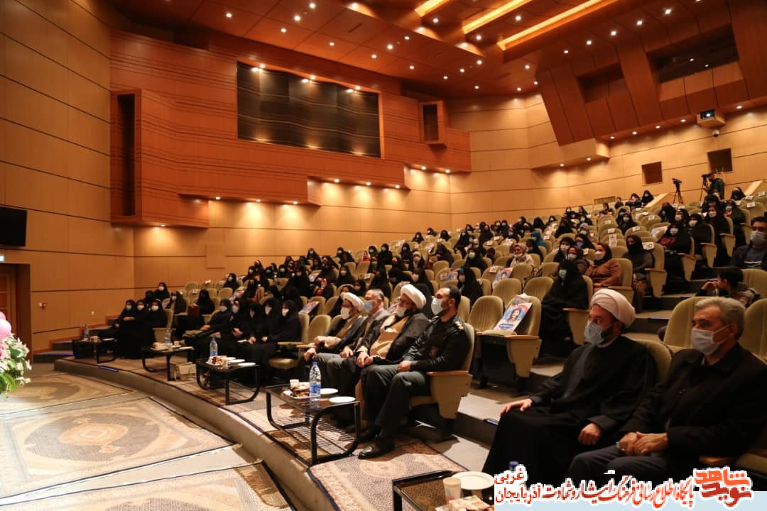 گزارش تصویری/ همایش پیام آوران عاشورا مناسبت بزرگداشت میلاد با سعادت حضرت زینب (س) برگزار شد