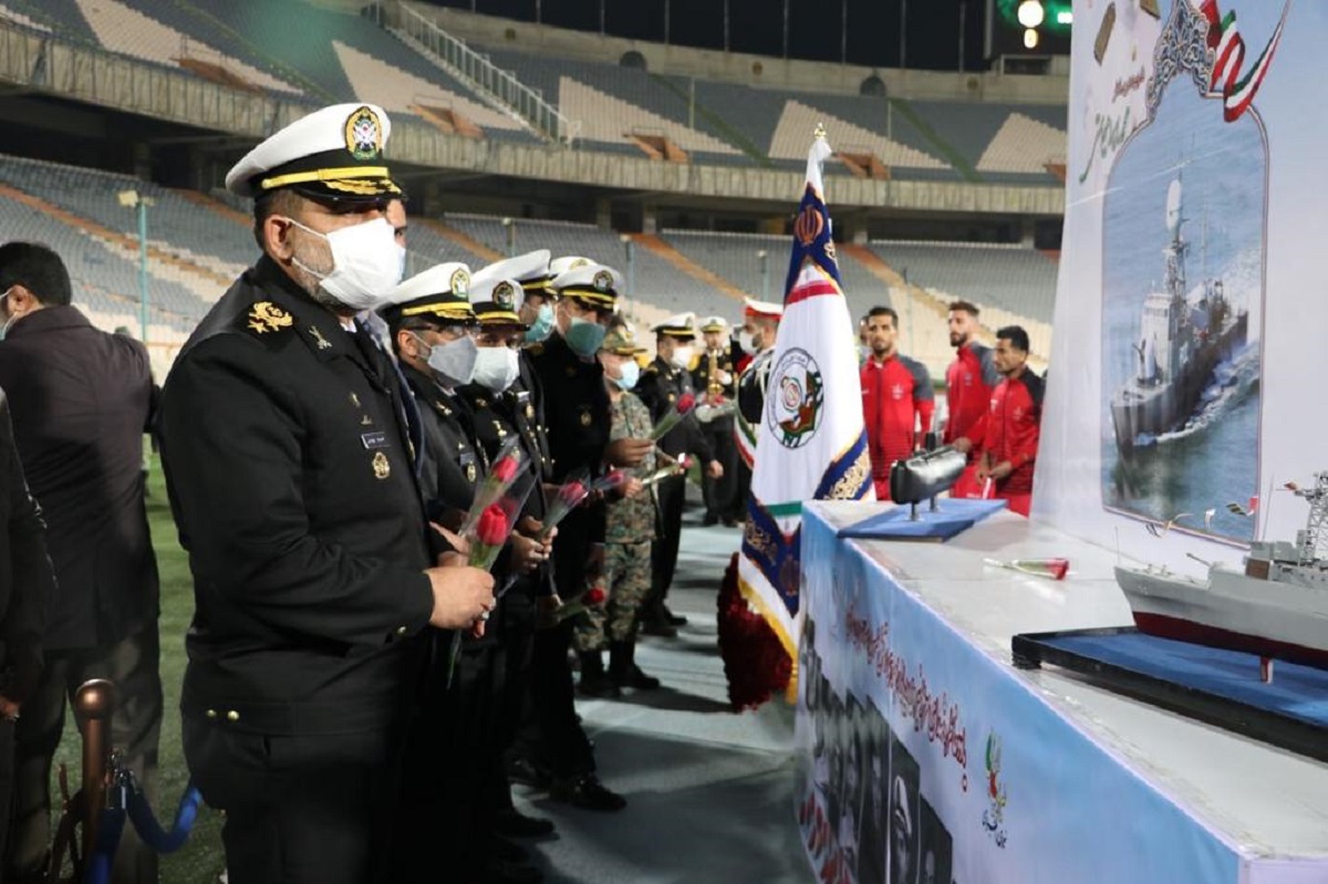 ادای احترام به شهدای نیروی دریایی ارتش جمهوری اسلامی ایران توسط بازیکنان تیم‌های پرسپولیس و نفت مسجد سلیمان