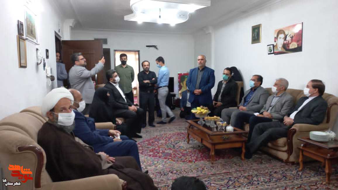 گزارش تصویری| دیدار وزیر راه و شهرسازی با خانواده شهید علی‌اصغر فلاح