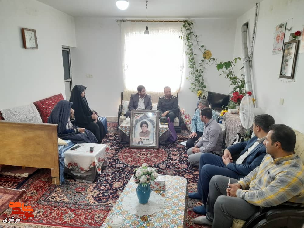 دیدار با خانواده شهدا و ایثارگران برای مسئولان افتخار است
