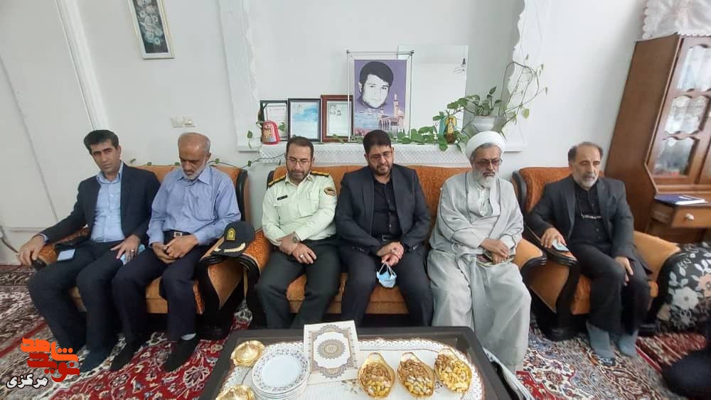 دیدار با خانواده معظم شهدای تفرش به مناسبت هفته دولت