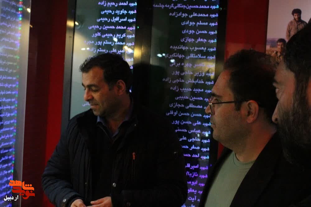 بازدید کارکنان حوزه هنری استان اردبیل از موزه شهدای اردبیل