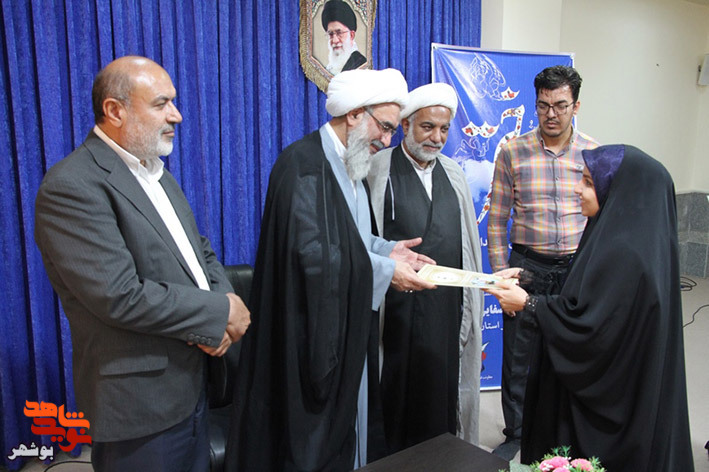 دیدار دختران نخبه شاهد و ایثارگر با نماینده ولی فقیه در استان بوشهر