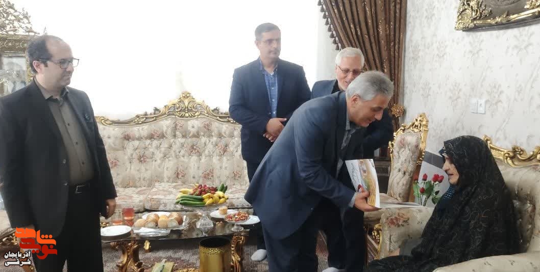 ​​​​​​​دیدار سرپرست بنیاد آذربایجانشرقی با ۳ خانوادۀ شهید در بناب