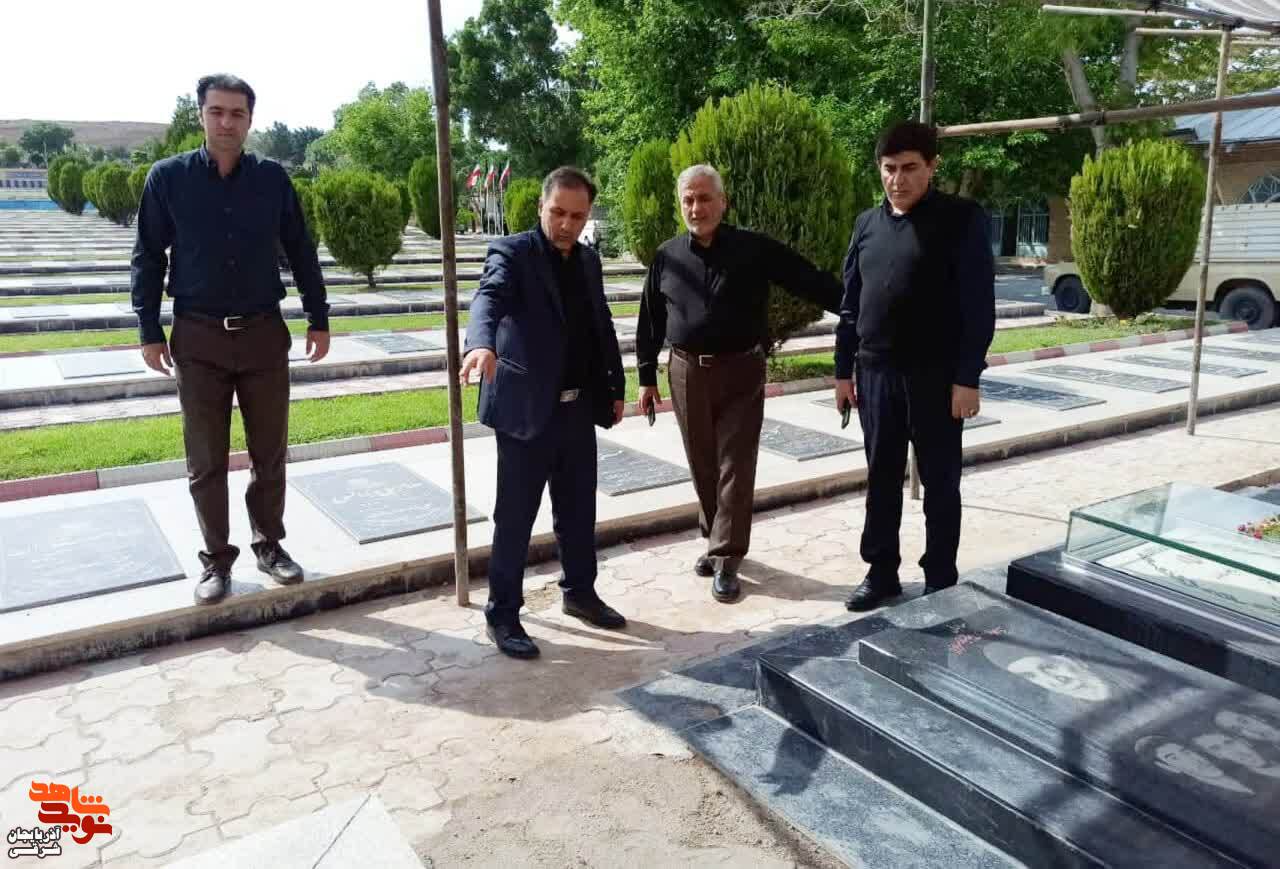 سلمانی برای بازدید از روند آماده‌سازی محل تدفین شهید رحمتی به مراغه رفت