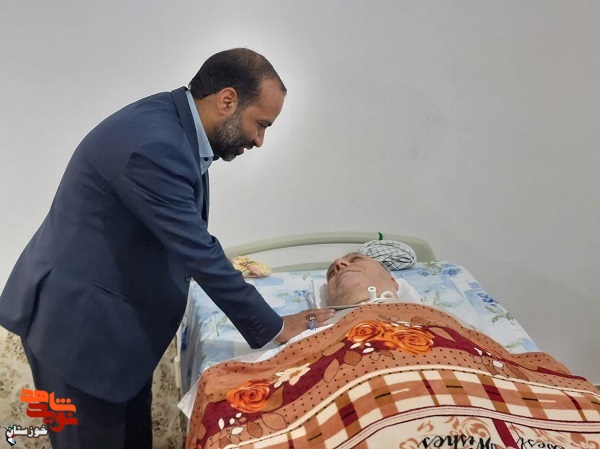 دیدار صمیمی مدیرکل بنیاد شهید خوزستان با خانواده جانباز 70 درصد دوران دفاع مقدس دیدار صمیمی مدیرکل بنیاد شهید خوزستان با خانواده جانباز 70 درصد دوران دفاع مقدس
