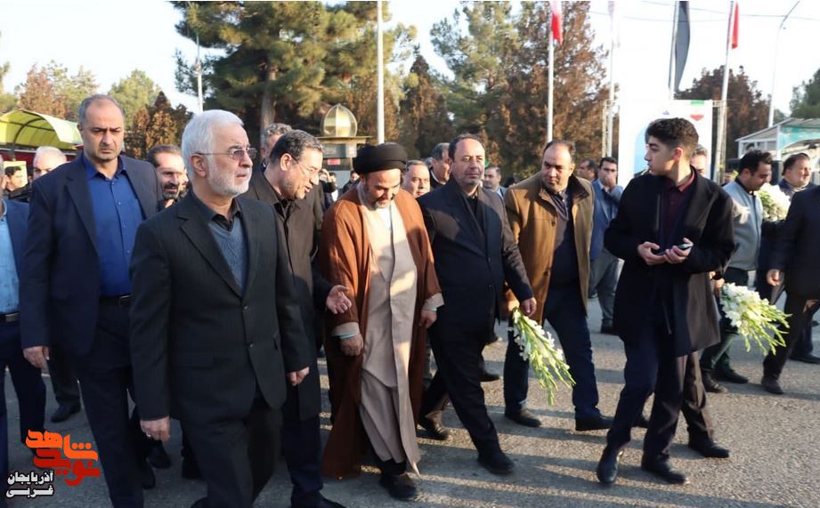 وزیر کشور به مقام شامخ شهدای ارومیه در گلزار شهیدان باغ رضوان ادای احترام کرد وزیر کشور به مقام شامخ شهدای ارومیه در گلزار شهیدان باغ رضوان ادای احترام کرد