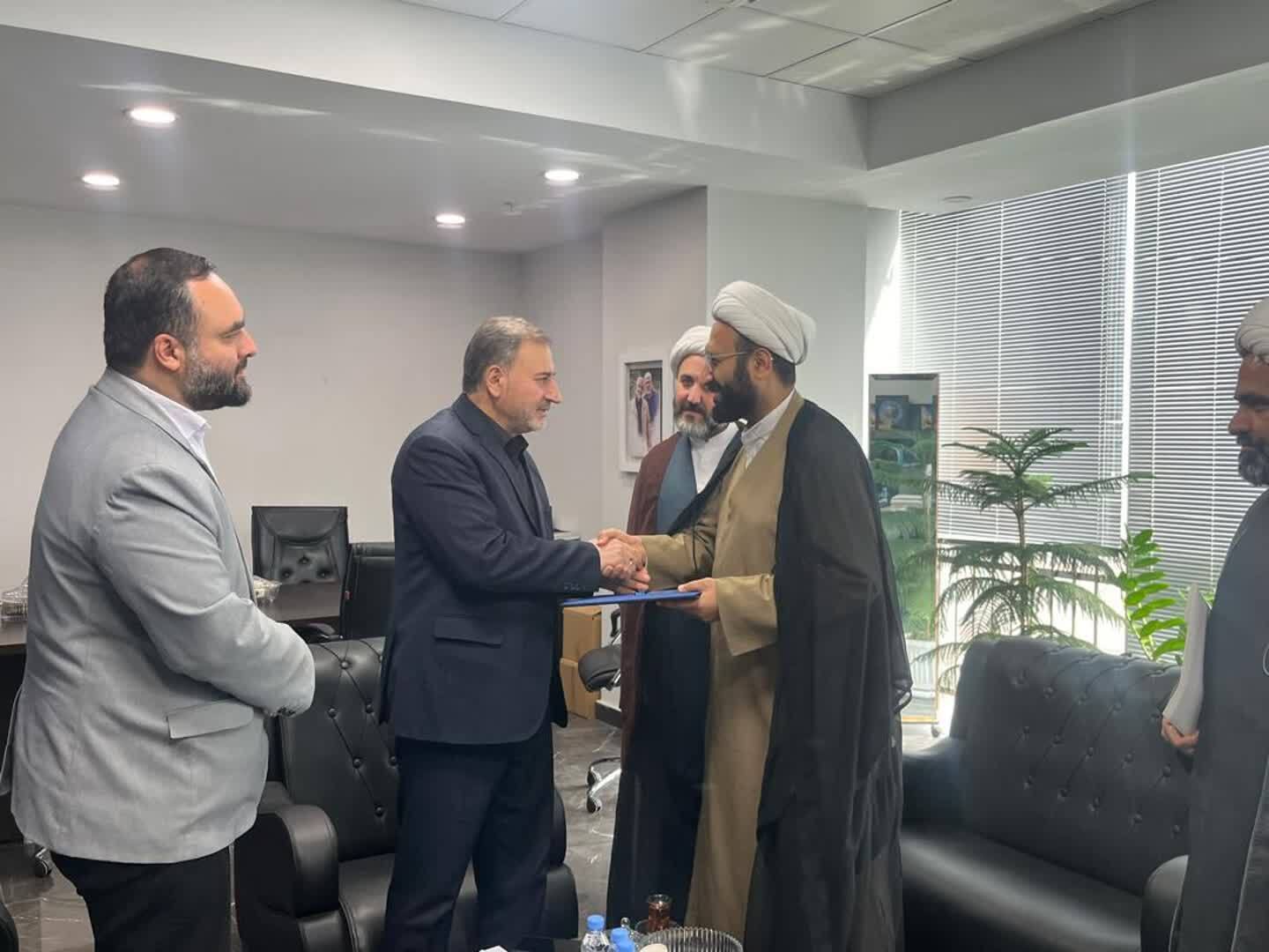 دیدار معاون امور طلاب حوزه‌های علمیه کشور با معاون فرهنگی و آموزشی بنیاد شهید و امورایثارگران و رئیس ستاد برنامه‌ریزی شاهد و ایثارگر
